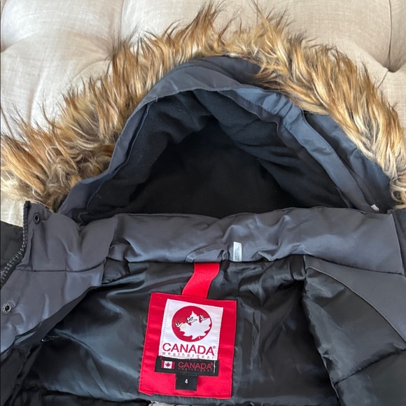 Canadá Gray Winter Coat with Faux Fur Hood - Picture 7 of 13